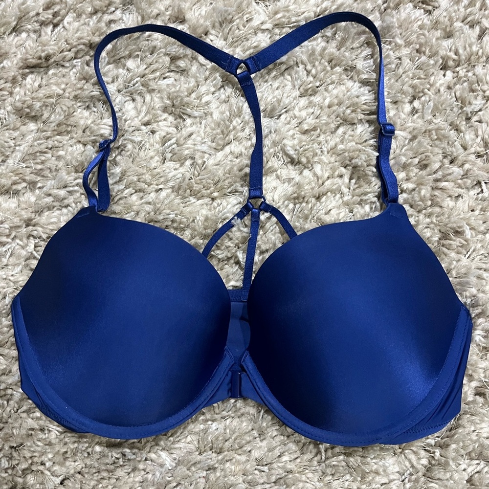 Victoria's Secret Blue T-Shirt Bra with Underwire. New without tags